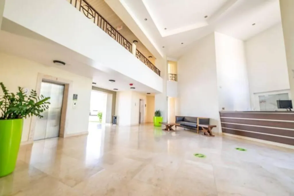 公寓 Spacious Condo With Private Terrace & Pool 棕榈滩