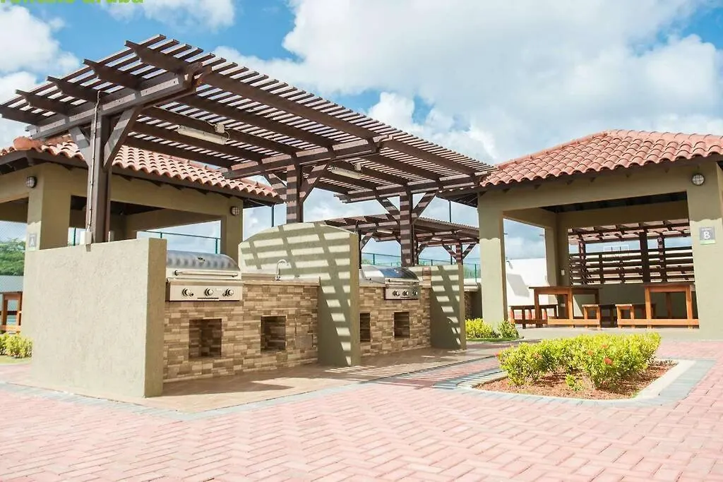 Spacious Condo With Private Terrace & Pool 棕榈滩